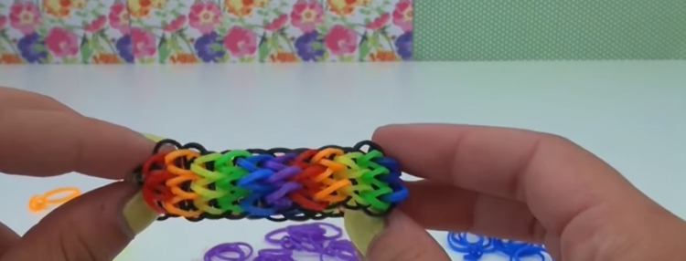 Faire un bracelet élastique TRIPLE SINGLE avec une fourchette et sans  machine