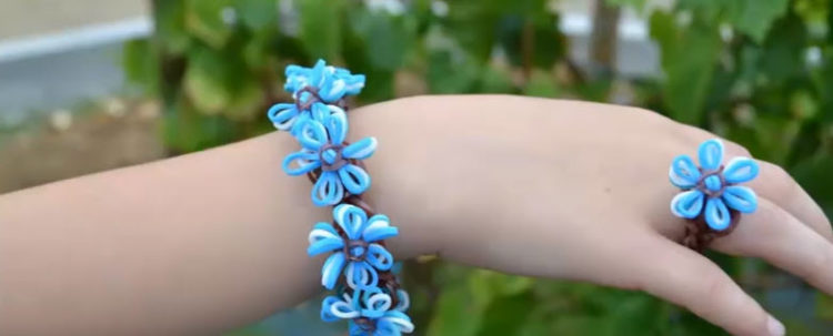 bracelet élastique fleur bleuets