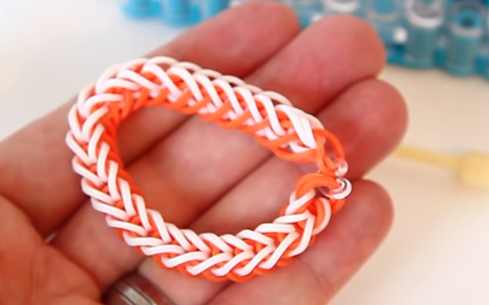 Comment faire un bracelet double avec des élastiques sans machine